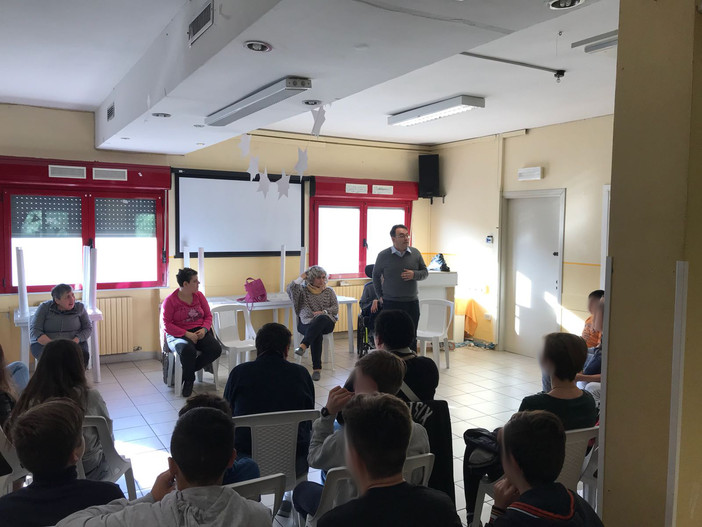 Ventimiglia, a Roverino "Oltre la trama: il ricamo come filo di libertà", incontro solidale per sostenere la famiglia di Shireen Alhamamreh Ventimiglia, a Roverino "Oltre la trama: il ricamo come filo di libertà", incontro solidale per sostenere la famiglia di Shireen Alhamamreh