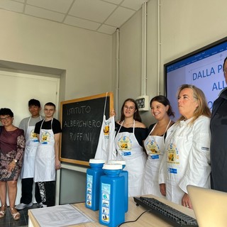 Mare Cultura Sanremo: gli studenti dell'Istituto Alberghiero Ruffini testimonial della campagna "Dalla padella alla pompa di carburante" Mare Cultura Sanremo: gli studenti dell'Istituto Alberghiero Ruffini testimonial della campagna "Dalla padella alla pompa di carburante"