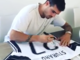 Stefano Sturaro autografa la sua maglietta