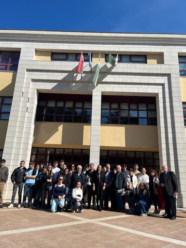 Scuola, gli studenti liguri in viaggio in Venezia Giulia e Dalmazia per conoscere l'orrore delle foibe Scuola, gli studenti liguri in viaggio in Venezia Giulia e Dalmazia per conoscere l'orrore delle foibe