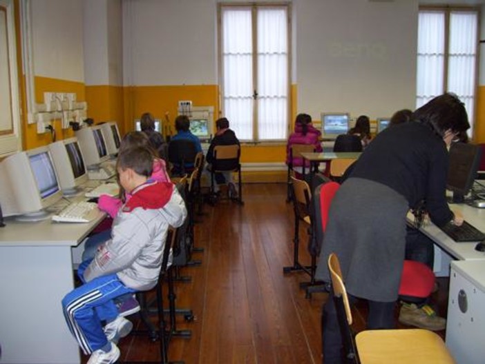 Imperia: "Da Meucci allo smartphone", iniziativa di Poste Italiane insieme alla scuola elementare Novaro