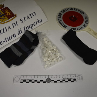 Imperia: spaccia cocaina ricevendo i clienti in auto, arrestato 41enne marocchino Imperia: spaccia cocaina ricevendo i clienti in auto, arrestato 41enne marocchino