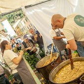 Badalucco, tremila porzioni di stoccafisso nell'anno dei prezzi record: il Festival non cambia la sua ricetta
