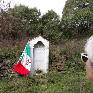 Sanremo, erbaccia allta alla stele dei partigiani in corso Inglesi, ANPI: "Sindaco, così non va!” Sanremo, erbaccia allta alla stele dei partigiani in corso Inglesi, ANPI: "Sindaco, così non va!”