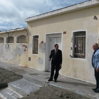 Imperia: la spiaggia libera attrezzata può aprire dal 1 maggio. Sopralluogo del Dirigente Pierre Marie Lunghi Imperia: la spiaggia libera attrezzata può aprire dal 1 maggio. Sopralluogo del Dirigente Pierre Marie Lunghi