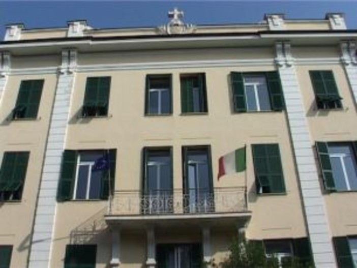 Un nostro lettore a difesa dell'ospedale di Bordighera: "Ottimo il reparto di Chirurgia e non solo!" Un nostro lettore a difesa dell'ospedale di Bordighera: "Ottimo il reparto di Chirurgia e non solo!"