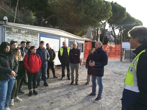 Ventimiglia: Open Day al porto degli Scoglietti, in visita questa mattina gli studenti del Fermi Montale (Foto) Ventimiglia: Open Day al porto degli Scoglietti, in visita questa mattina gli studenti del Fermi Montale (Foto)