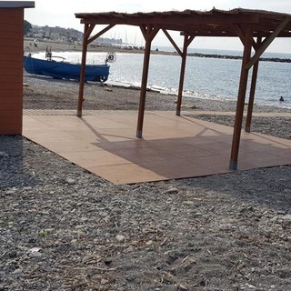 Ventimiglia: ritorna la spiaggia per disabili in zona Nervia, soddisfazione per l'amministrazione Scullino
