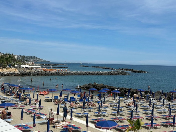 Sanremo, Progetto Comune rilancia le spiagge libere: “Il mare non ha padroni, va restituito ai cittadini”