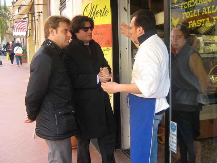 Marco Scajola stamattina tra i commercianti di via Cascione