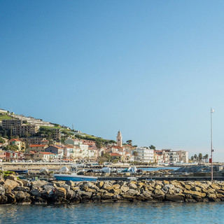 Santo Stefano al Mare: il Consiglio comunale ha approvato la pulizia del litorale, investimento da 220mila euro