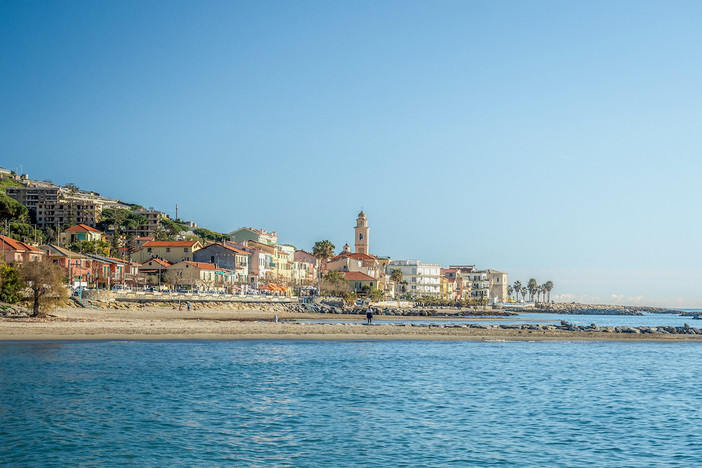 Santo Stefano al Mare tende la mano ai cittadini in difficoltà: ogni lunedì sportello di ascolto gratuito