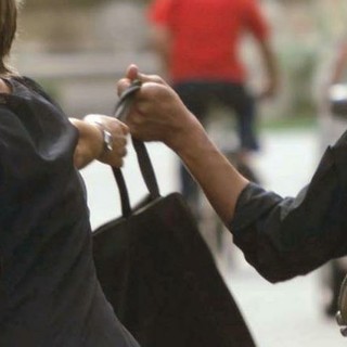 In serata, anziana scippata della collana in via Ruffini a Sanremo: il genero “Si faccia attenzione”