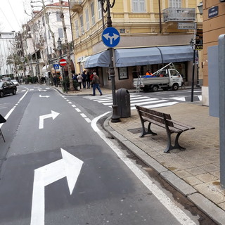 Sanremo: nuova segnaletica orizzontale in corso Garibaldi, un lettore segnala poca chiarezza