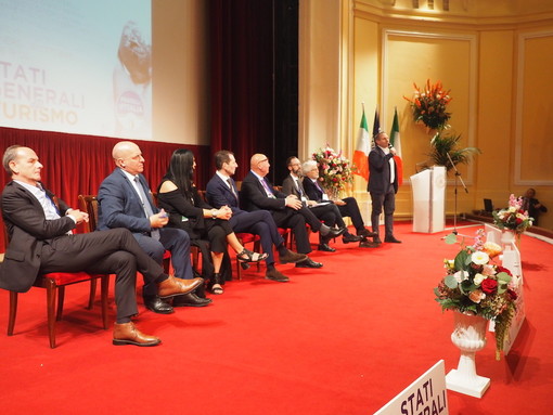 I relatori sul palco del Teatro del Casinò I relatori sul palco del Teatro del Casinò
