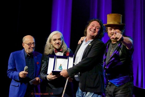 Sanremo: Stefano Senardi presenta la sua autobiografia durante il Festival. Un viaggio lungo anni di musica e traguardi