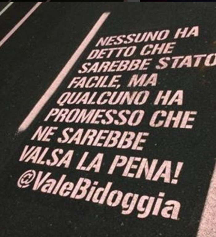 Sanremo: la storia dietro il messaggio sulla pista ciclabile posto nel 2014. Ecco chi l'ha scritta e perchè