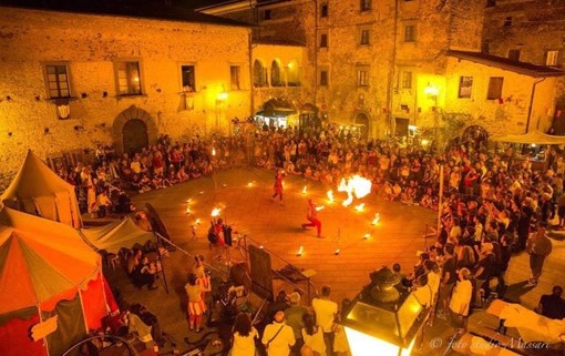 Per San Benedetto Revelli, spettacolo di fuoco in Piazza IV novembre a Taggia