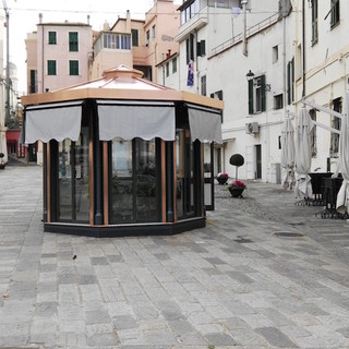 Sanremo: ecco come si presenta piazza Muccioli con il secondo chiosco che è stato installato ieri sera