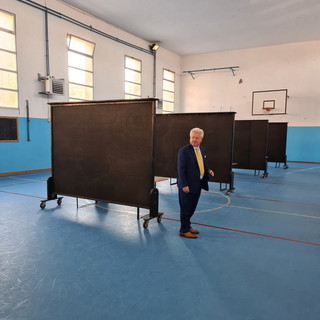 Ventimiglia: sopralluogo del sindaco Scullino alla nuova unità di vaccinazione presso la palestra ex GIL (Foto)