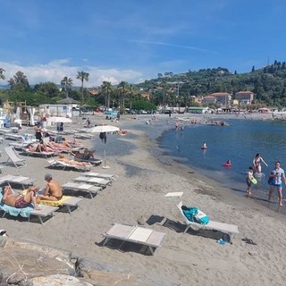 Sanremo: revocato il divieto di balneazione nella spiaggia del tiro a volo Sanremo: revocato il divieto di balneazione nella spiaggia del tiro a volo