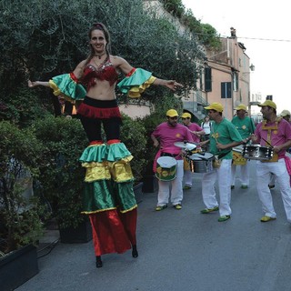 Imperia: continuano i venerdì di Borgo Marina, venerdì cena in borgo, mercatini e percussioni in strada Imperia: continuano i venerdì di Borgo Marina, venerdì cena in borgo, mercatini e percussioni in strada