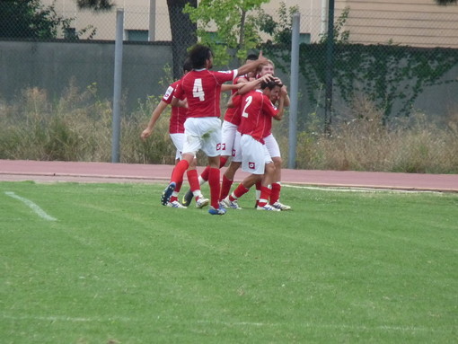 Calcio: buon pareggio della Sanremese contro il Savona in Coppa Italia. Foto e commenti Calcio: buon pareggio della Sanremese contro il Savona in Coppa Italia. Foto e commenti