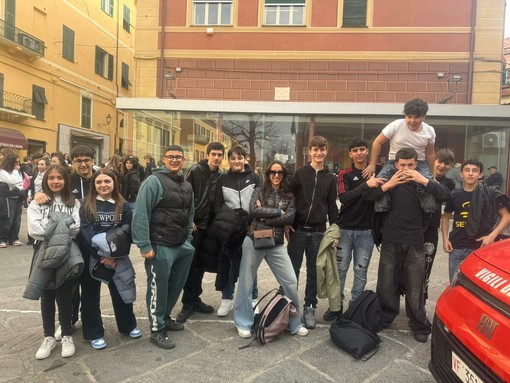 Gli studenti del CAT di Ventimiglia alla scoperta della scienza‑spettacolo con “La Fisica che ci piace”