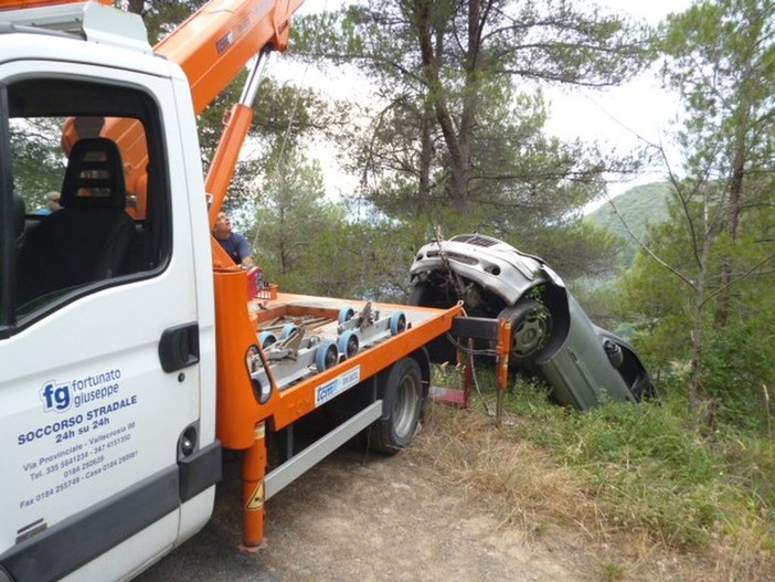 Hai bisogno di soccorso stradale? La Fg Fortunato Giuseppe di Vallecrosia garantisce un servizio veloce e qualificato Hai bisogno di soccorso stradale? La Fg Fortunato Giuseppe di Vallecrosia garantisce un servizio veloce e qualificato