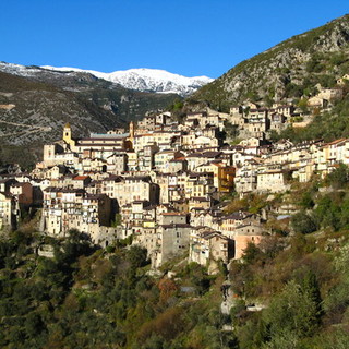 Saorgio al crocevia della Storia: il destino di un borgo ligure tra Italia e Francia nel racconto di Pierluigi Casalino Saorgio al crocevia della Storia: il destino di un borgo ligure tra Italia e Francia nel racconto di Pierluigi Casalino
