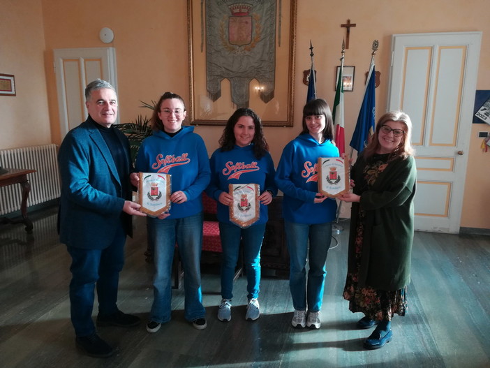 Sanremo: le atlete della Sanremese Baseball-Softball ricevuta in Comune
