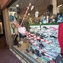 Bordighera, ignoti danneggiano le vetrine di Sporting Vip: "E' la seconda volta in tre mesi che subiamo grossi danni, servono maggiori controlli" (Foto)