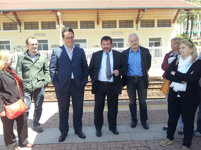 Bordighera: sopralluogo alla stazione. Chiesti impegni a Rfi per manutenzione e abbattimento delle barriere architettoniche Bordighera: sopralluogo alla stazione. Chiesti impegni a Rfi per manutenzione e abbattimento delle barriere architettoniche