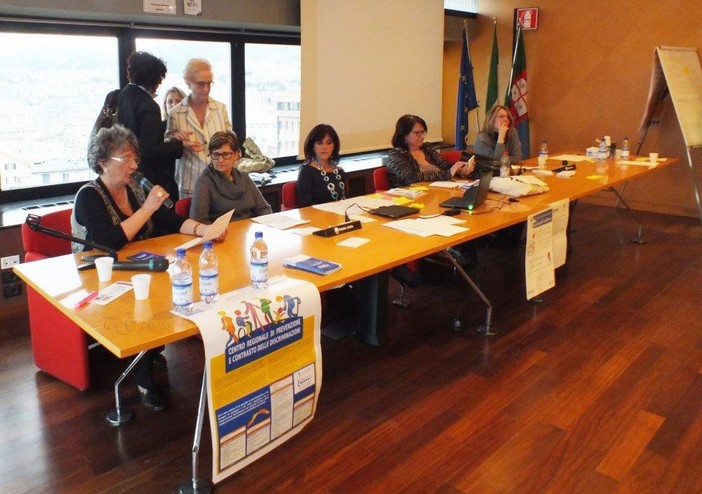 Dopo Pechino... da ovest verso Expo 2015. Gli Stati Generali delle donne visti dal farwestliguria Dopo Pechino... da ovest verso Expo 2015. Gli Stati Generali delle donne visti dal farwestliguria