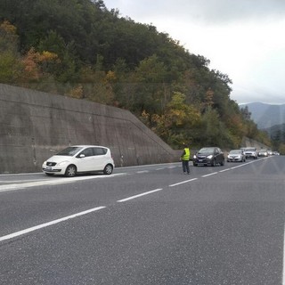 Tre gallerie della statale 28 al buio e senza ricambio d'aria, la segnalazione di un automobilista