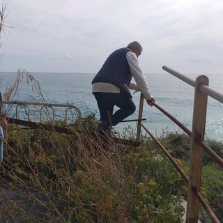 Diano Marina, sopralluogo di sindaco e polizia municipale sull'incompiuta, si valutano rischi frane e smottamenti (foto)