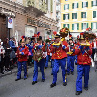 Sanremoinfiore 2025: la sfilata delle bande posticipata di un'ora a causa del maltempo