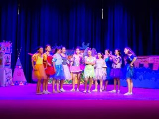 Sanremo: successo per lo spettacolo teatrale di fine anno scolastico degli studenti della secondaria di primo grado ‘D.Alighieri’ Sanremo: successo per lo spettacolo teatrale di fine anno scolastico degli studenti della secondaria di primo grado ‘D.Alighieri’