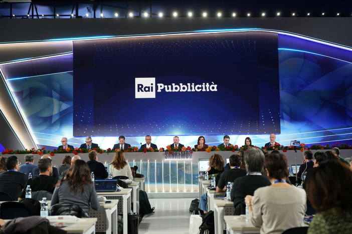 Sanremo 2026, Rai Pubblicità presenta “Tra palco e città”: il Festival diventa un’esperienza diffusa