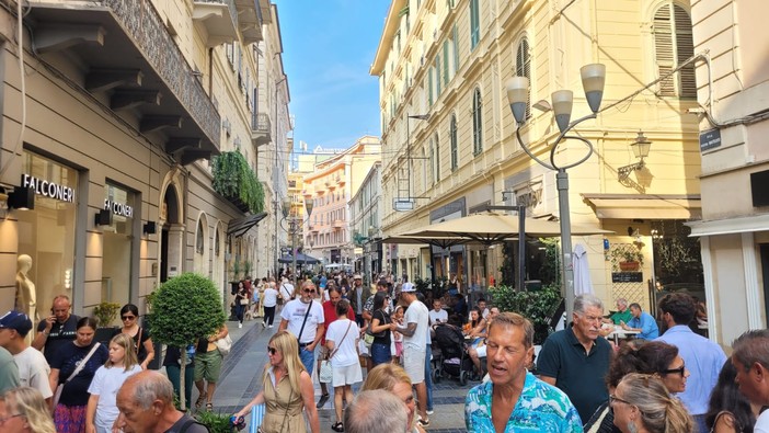 Sanremo, ottobre positivo per il turismo: tanti stranieri nel weekend del Rallye e del Premio Tenco Sanremo, ottobre positivo per il turismo: tanti stranieri nel weekend del Rallye e del Premio Tenco