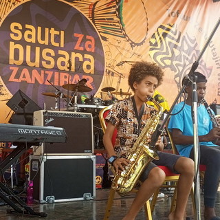 Giovane sanremese di 10 anni tra i protagonisti del 'Sauti Za Busara' di Zanzibar, in Tanzania (foto)