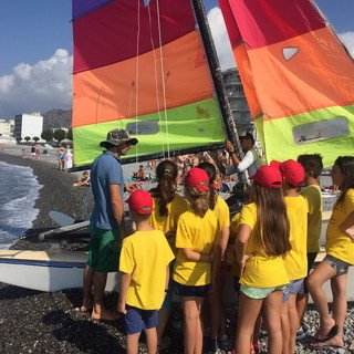 Vallecrosia: 'bimbi a vele spiegate', una splendida iniziativa dell'associazione ‘Oltre l'onda’ (foto) Vallecrosia: 'bimbi a vele spiegate', una splendida iniziativa dell'associazione ‘Oltre l'onda’ (foto)