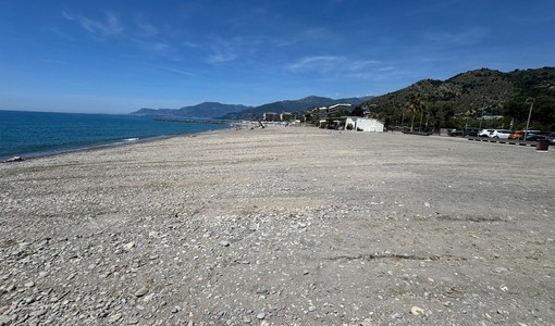 Camporosso si prepara alla stagione estiva, Gibelli: "I lavori di sistemazione della spiaggia libera sono terminati" (Foto)