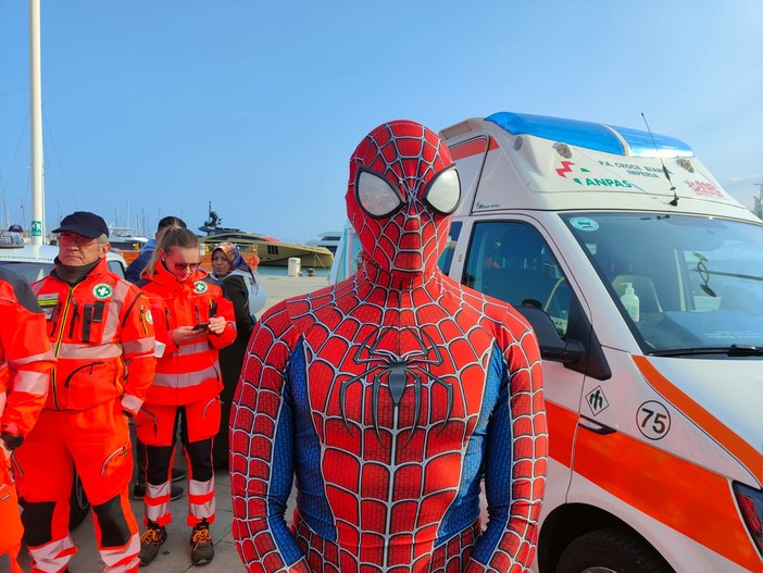 Imperia: giovedì alla 'Lagorio' lo 'Spiderman' che visita i malati in ospedale presenta il suo libro Imperia: giovedì alla 'Lagorio' lo 'Spiderman' che visita i malati in ospedale presenta il suo libro