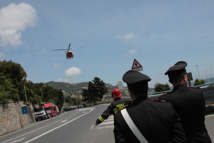 Santo Stefano al Mare: mobilitazione di soccorsi ed elicottero in arrivo per un ciclista caduto