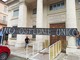 "No all'ospedale unico": striscione di protesta davanti all'istituto Barellai di Costarainera (Foto e video) "No all'ospedale unico": striscione di protesta davanti all'istituto Barellai di Costarainera (Foto e video)