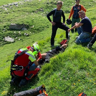 Motociclista tedesco ferito sul monte Fronté, intervento di soccorso alpino e vigili del fuoco (foto)