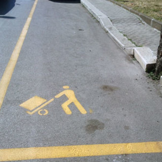 Sanremo: multata per aver sostato nell'area riservata allo scarico e carico, la richiesta di una cittadina