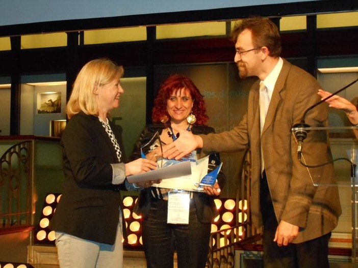La piccola scuola dell'Infanzia di Pietrabruna e San Lorenzo al Mare ha debuttato in Europa: ritirato a Bruxelles il premio 'Marie Skłodowska Curie' La piccola scuola dell'Infanzia di Pietrabruna e San Lorenzo al Mare ha debuttato in Europa: ritirato a Bruxelles il premio 'Marie Skłodowska Curie'