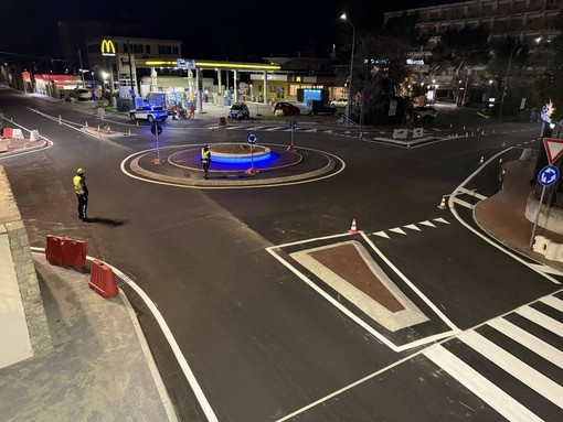 Ventimiglia, lavori alla rotonda di corso Genova: terminata la segnaletica stradale (Foto)